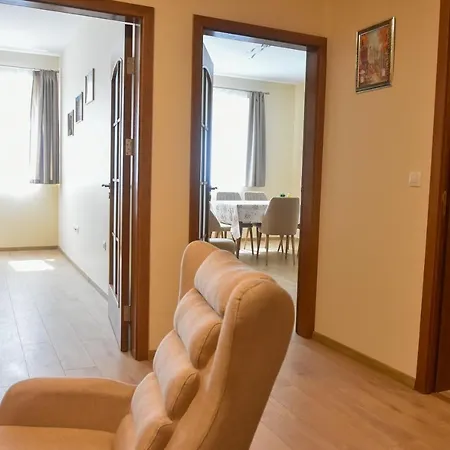 Trimaya - Comfort In The Center Apartment
